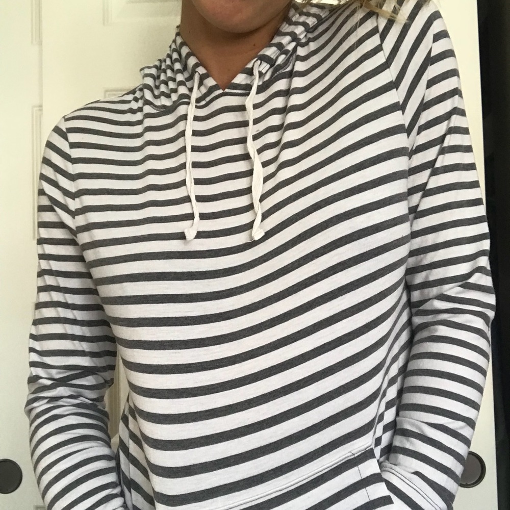 Striped Lightweight Sweatshirt - M